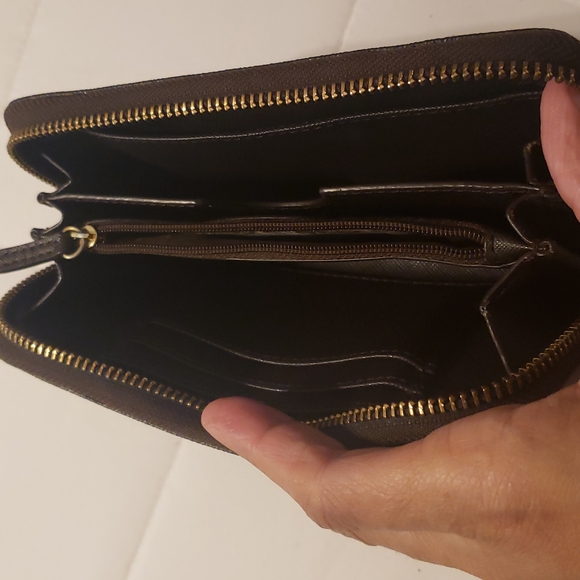 Michael Kors Wallet - Picture 5 of 9